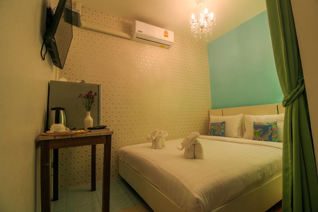 Frog House Bed & Breakfast (Adults Only) Patong المظهر الخارجي الصورة